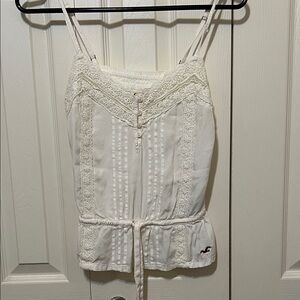 Hollister Cream Lace Camisole Top. XS. Brand new. No tag